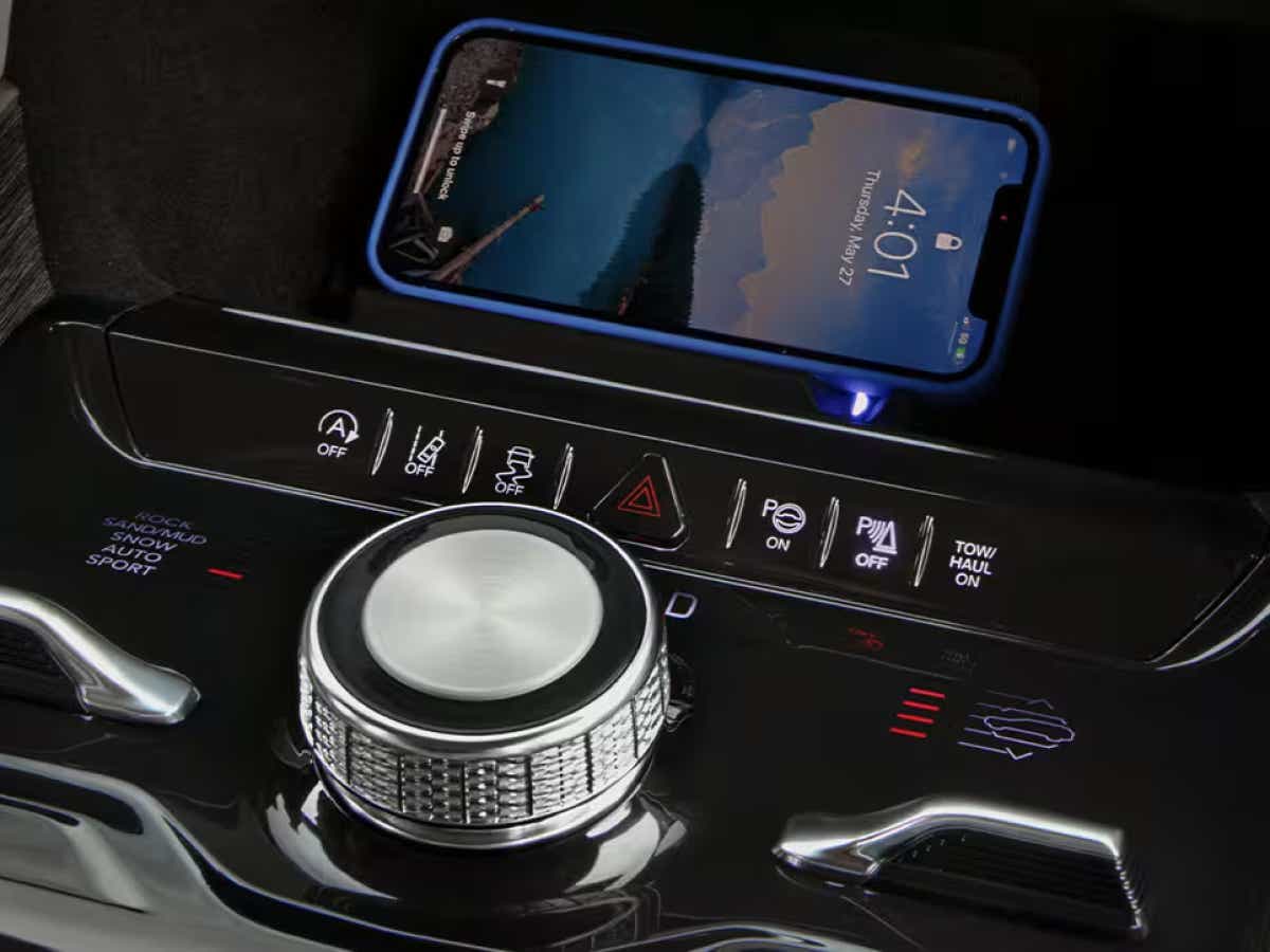 Center console controls and rotary dial of a Jeep Wagoneer