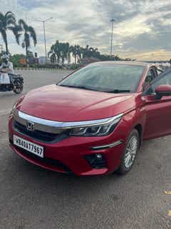 Front three-quarter view of a Honda City