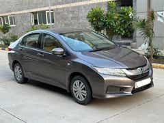 front three-quarter view of a Honda City