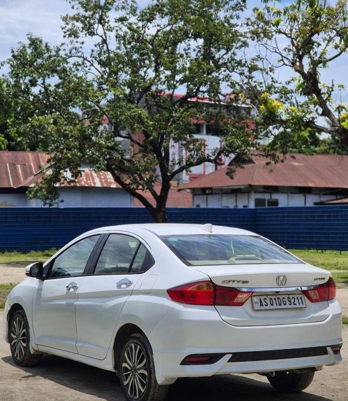 rear three-quarter of a Honda City in