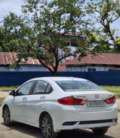 rear three-quarter of a Honda City in