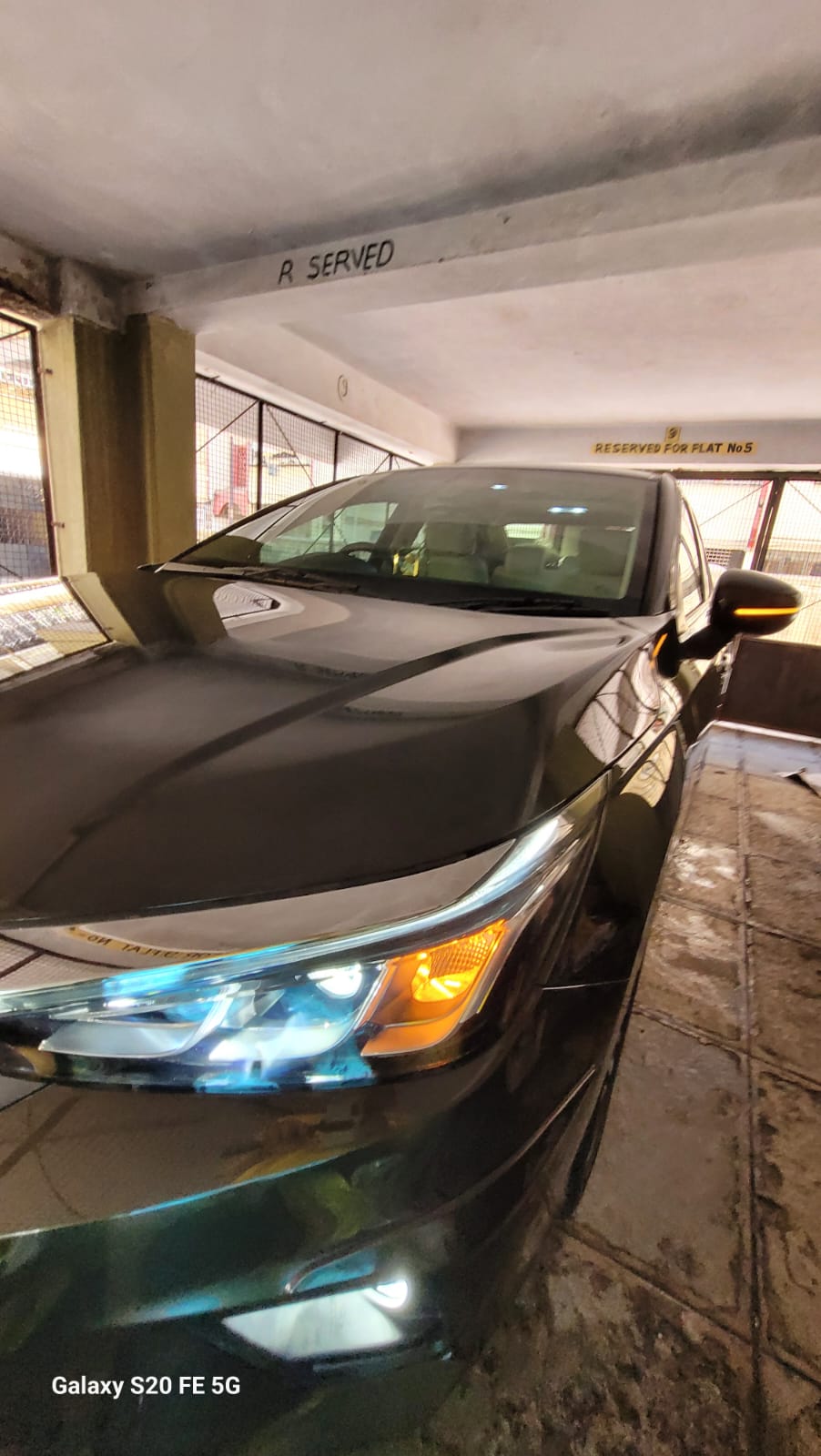 Front three-quarter view of a Honda City