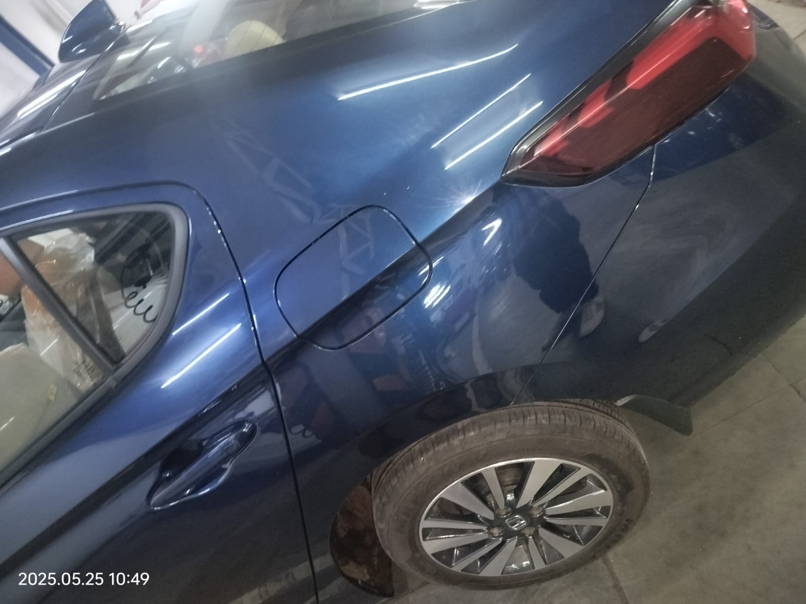 rear three-quarter view of a Obsidian Blue Pearl Honda City