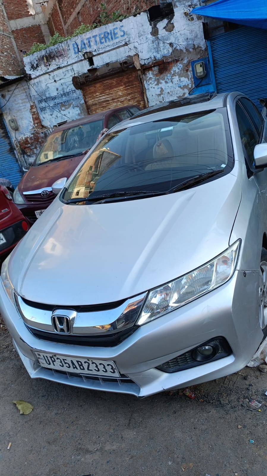 Front three-quarter view of a Honda City