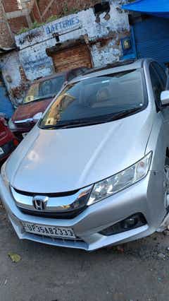 Front three-quarter view of a Honda City