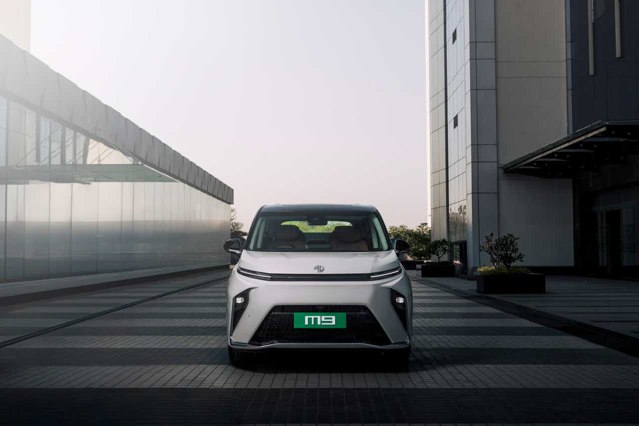 Front view of a Pearl White with Black Roof MG M9