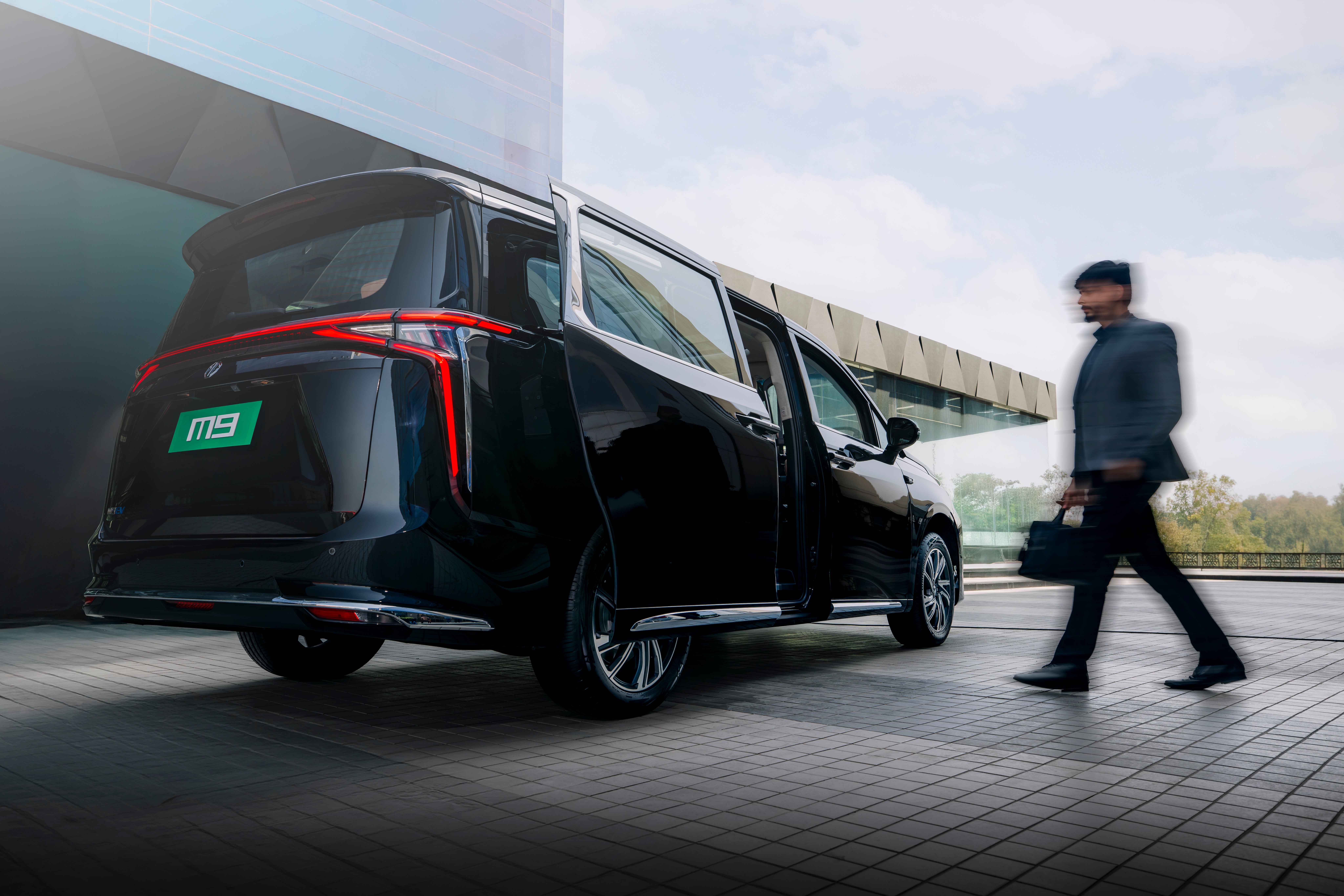 rear three-quarter view of a Metal Black MG M9 