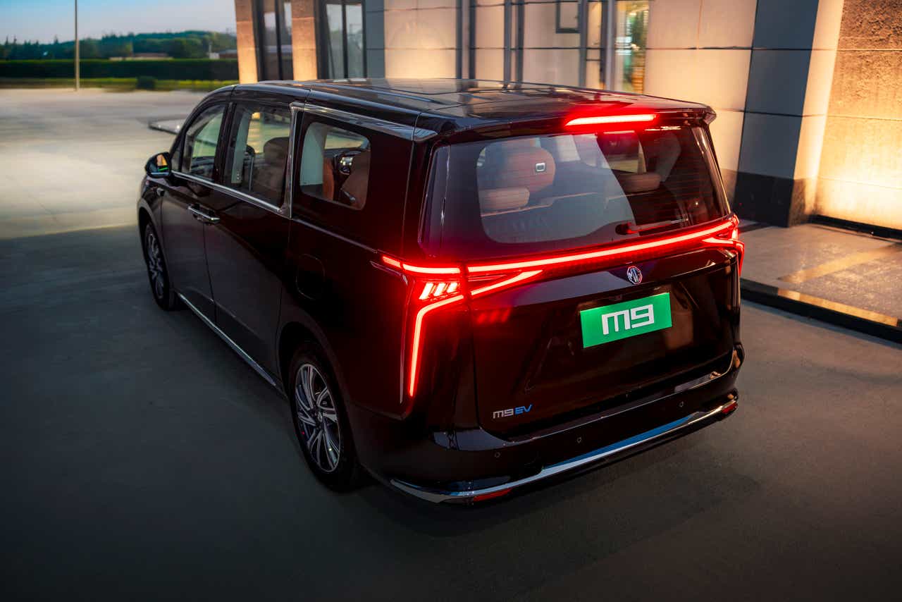 rear three-quarter view of a Metal Black MG M9