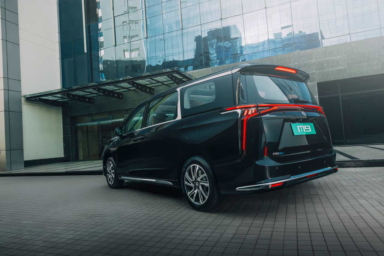 rear three-quarter view of a Metal Black MG M9