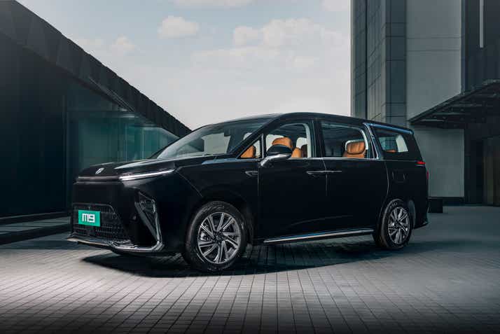 front three-quarter view of a Metal Black MG M9