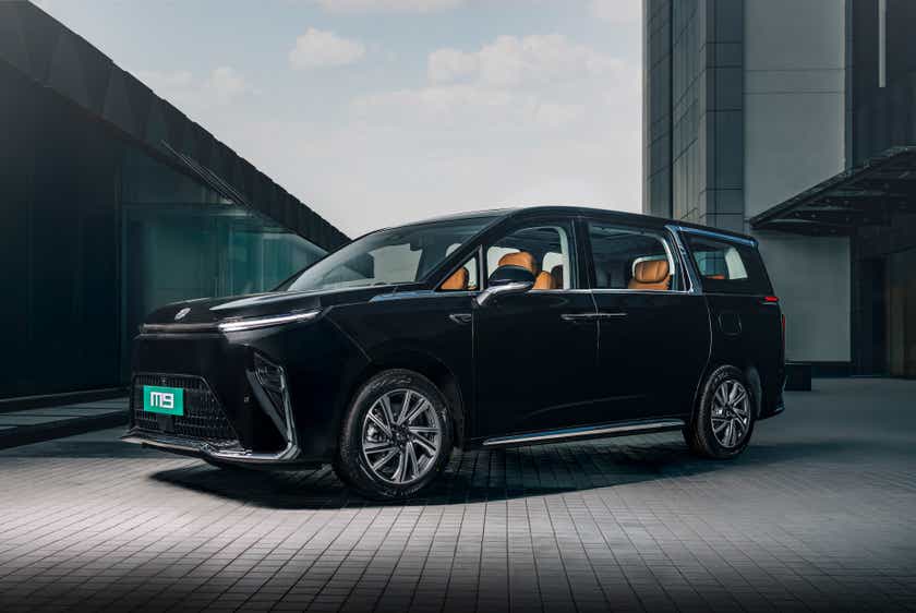 front three-quarter view of a Metal Black MG M9