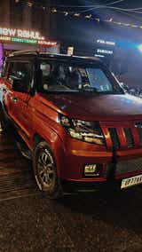 front three-quarter view of a Mahindra Bolero Neo