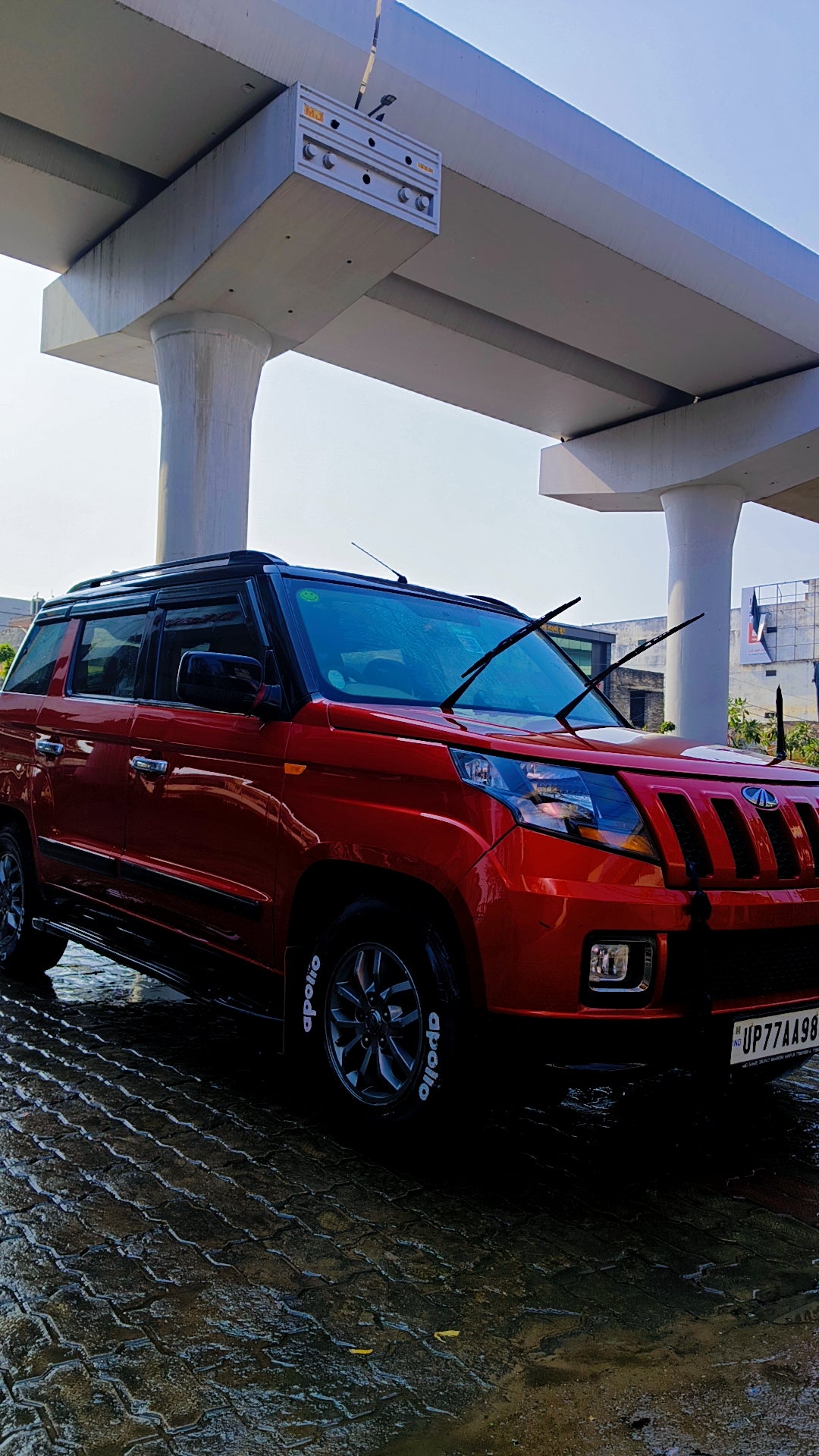front three-quarter view of a Mahindra Bolero Neo