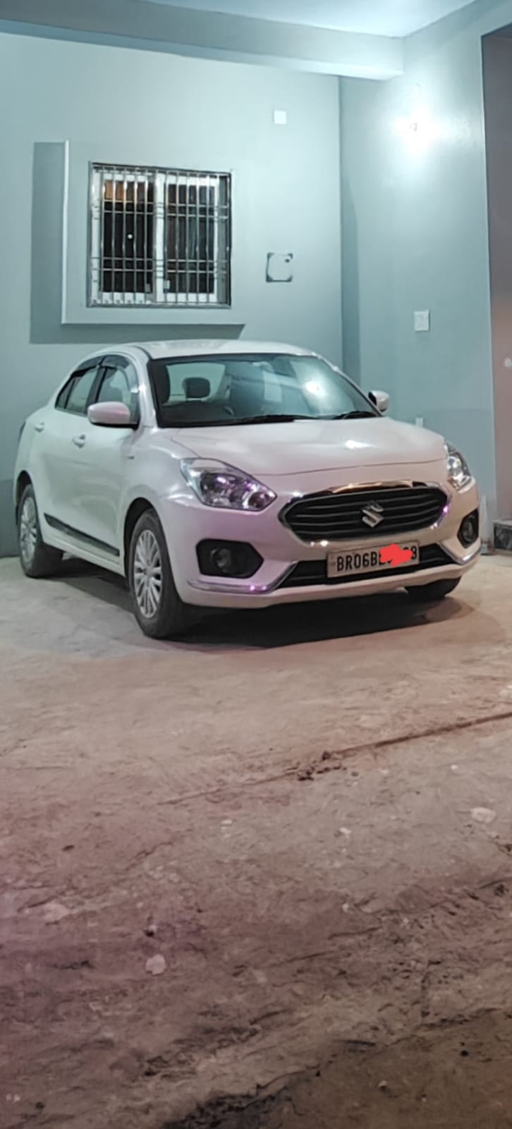 front three-quarter view of a Maruti Suzuki Dzire 2018-2023