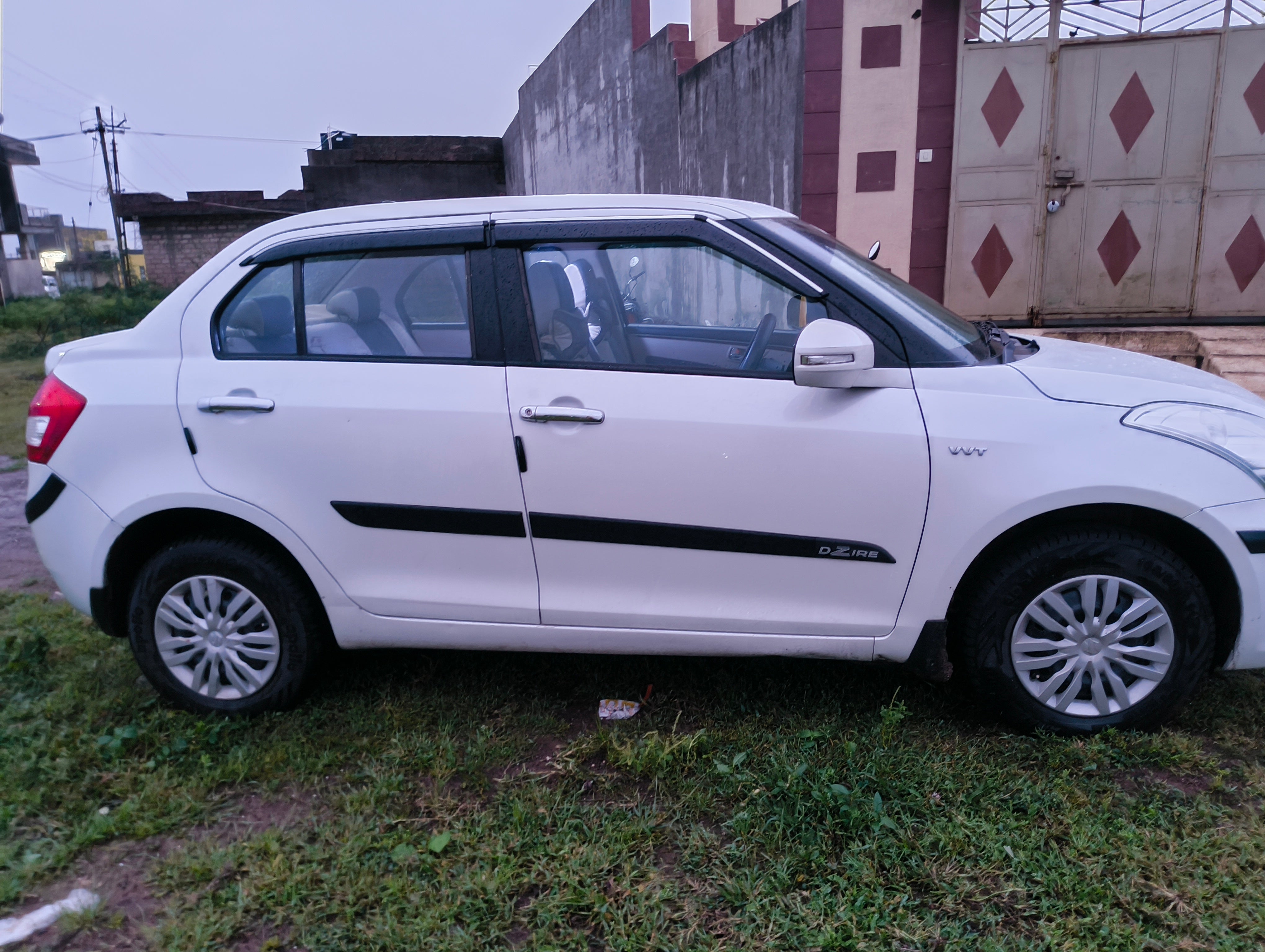 side view of a Arctic White Maruti Suzuki Dzire 2018-2023