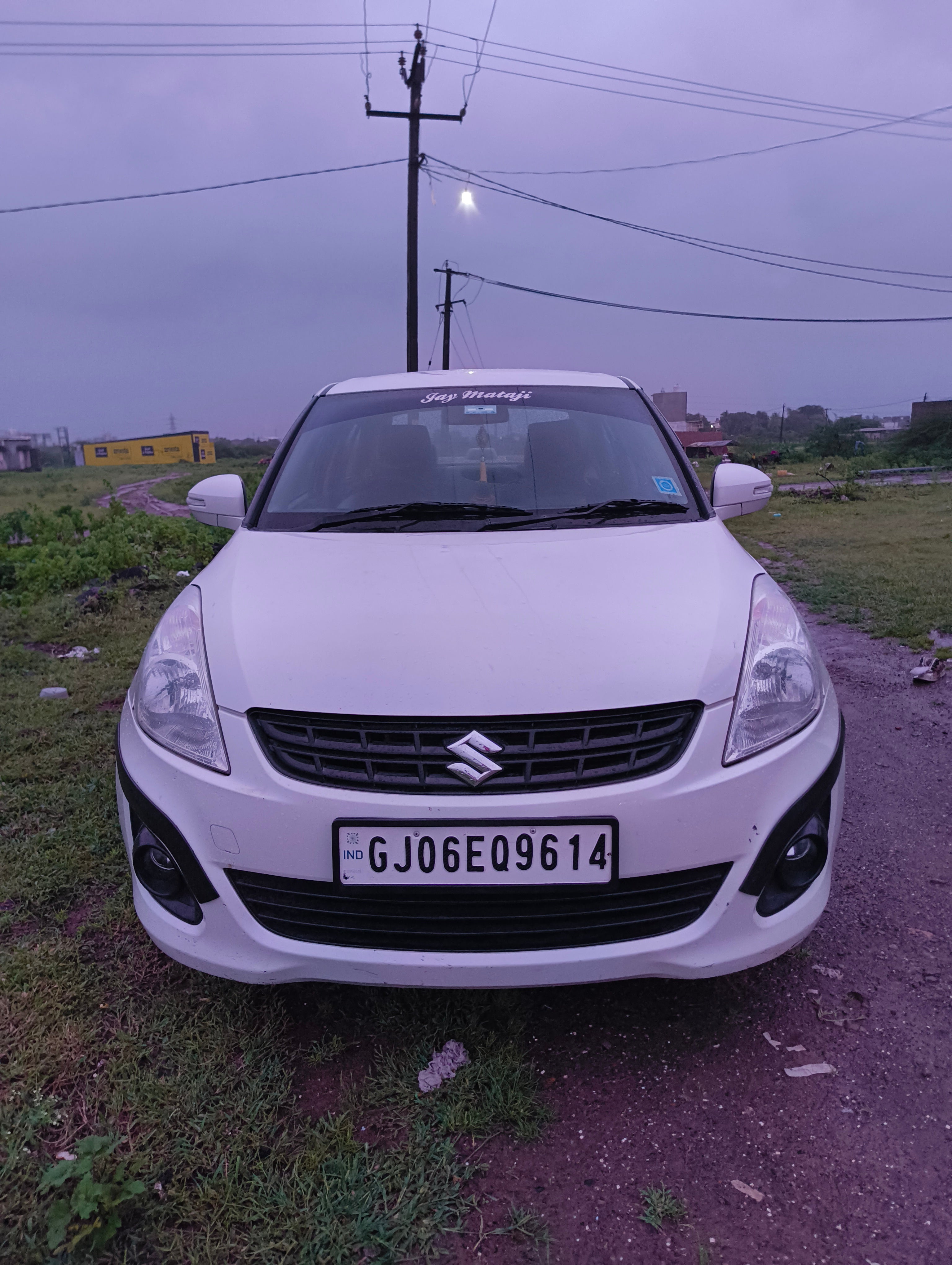 front view of a Arctic White Maruti Suzuki Dzire 2018-2023