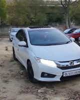 front three-quarter view of a Platinum White Pearl Honda City