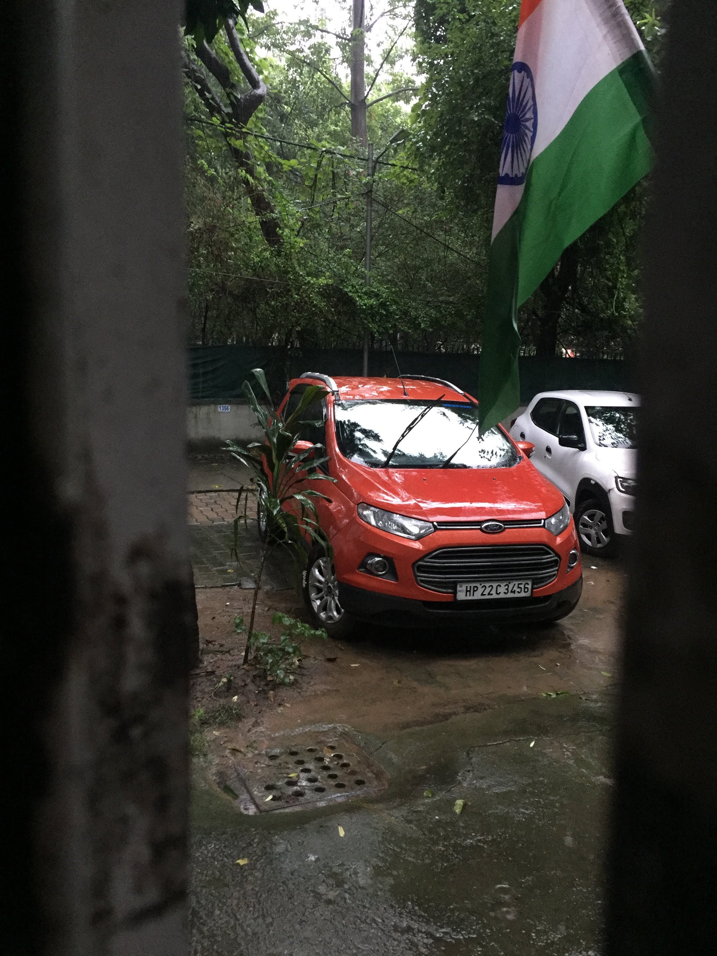 front view of a Equinox Bronze Ford Endeavour