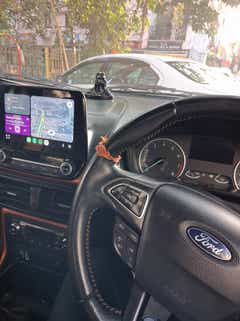Dashboard and steering wheel of a Ford Endeavour