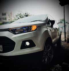 Front angle view of a Ford Endeavour