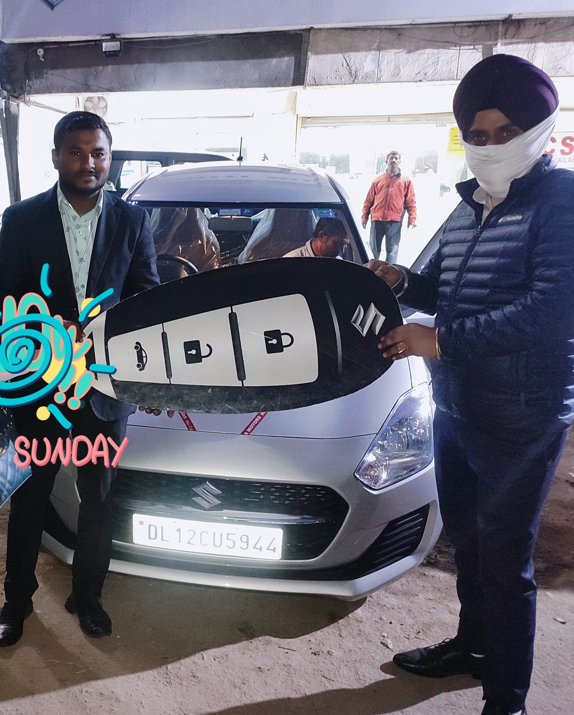 front view of a Metallic silky silver Maruti Suzuki Swift 2021 - 2023