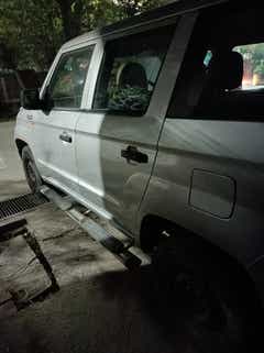 side view of a Mahindra Bolero Neo