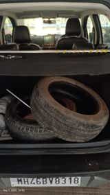 Boot area with spare tyres of a Ford Endeavour