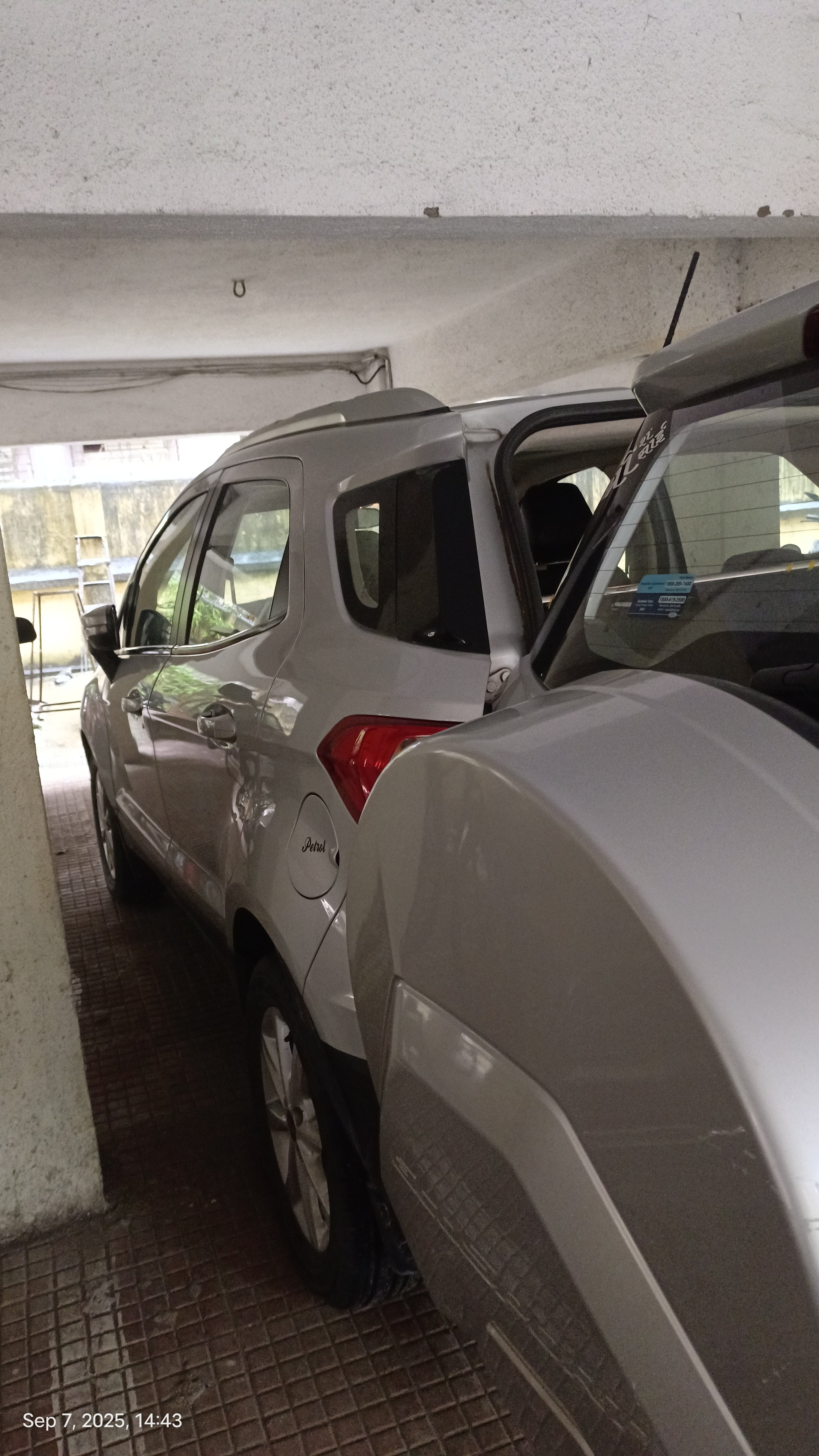 Rear three-quarter view of a Ford Endeavour