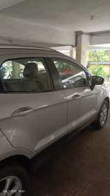 side view of a Ford Endeavour