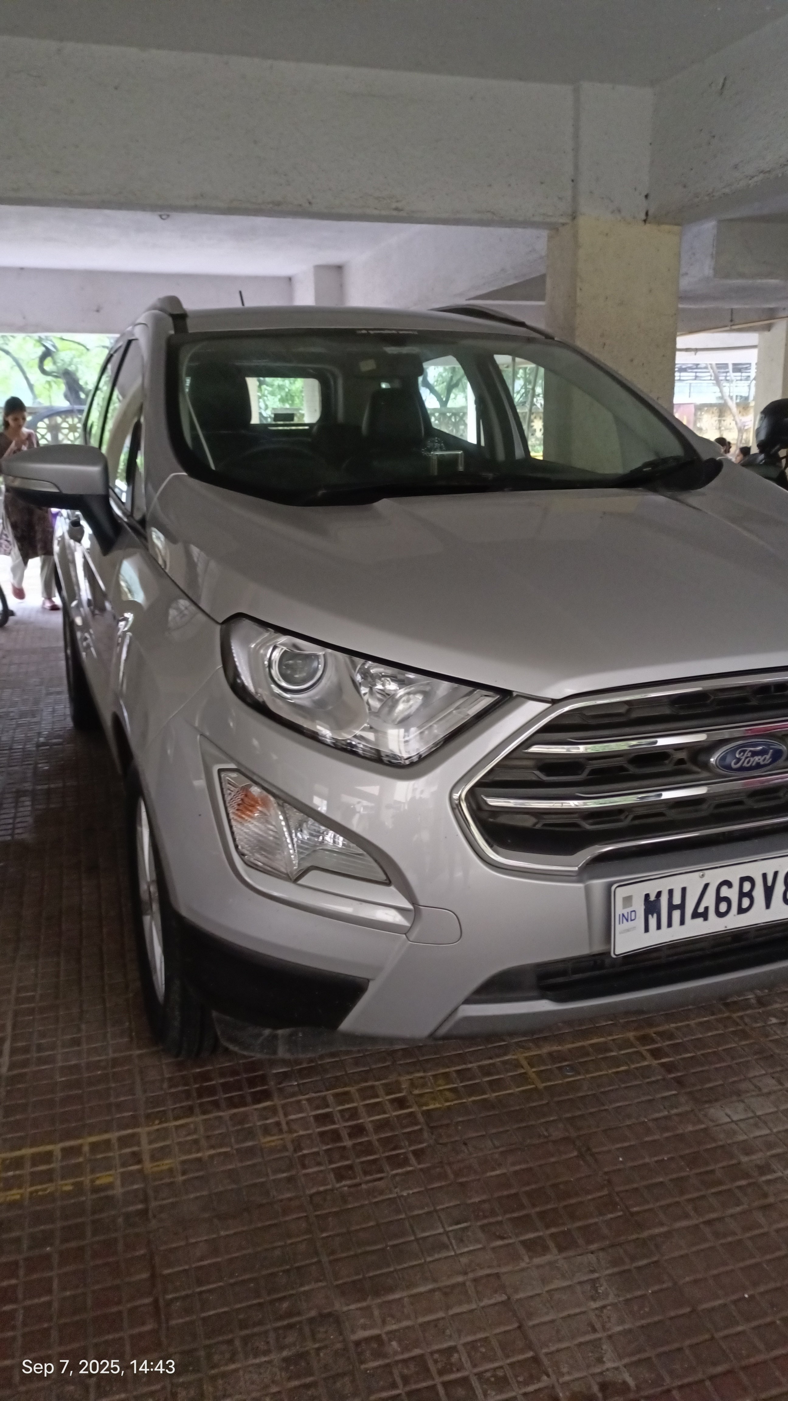 front view of a Ford Endeavour