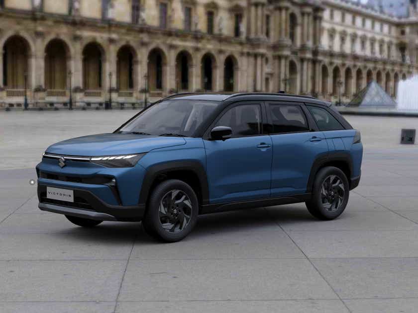 front three-quarter view of a Eternal Blue with Bluish Black Roof Maruti Suzuki Victoris