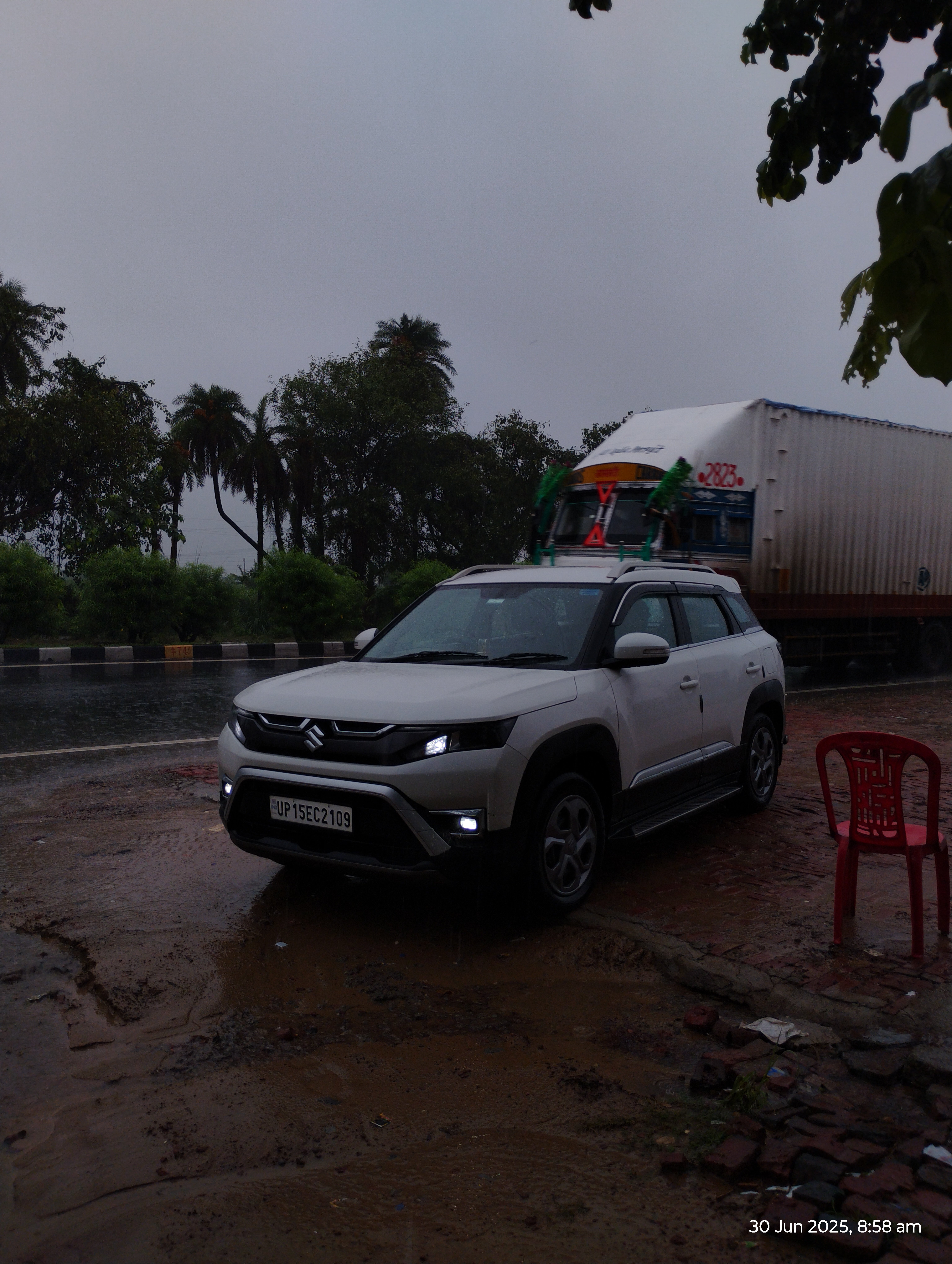 Front three-quarter view of a Maruti Suzuki Brezza 2025