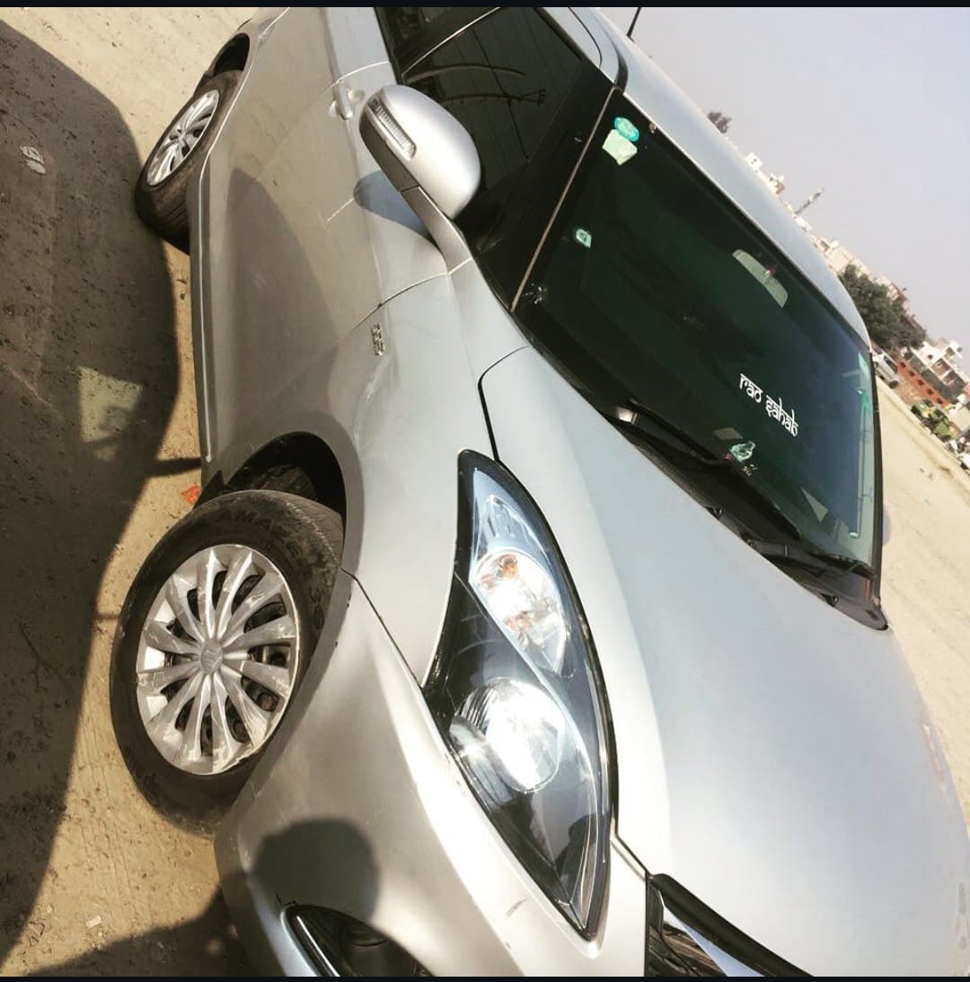 front three-quarter view of a Splendid Silver Maruti Suzuki Dzire 2018-2023