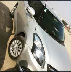 front three-quarter view of a Splendid Silver Maruti Suzuki Dzire 2018-2023