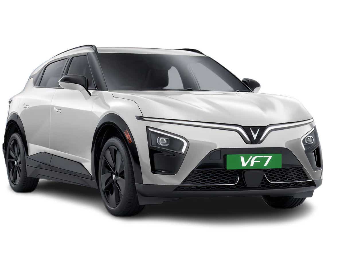 front three-quarter view of a Vinfast VF7