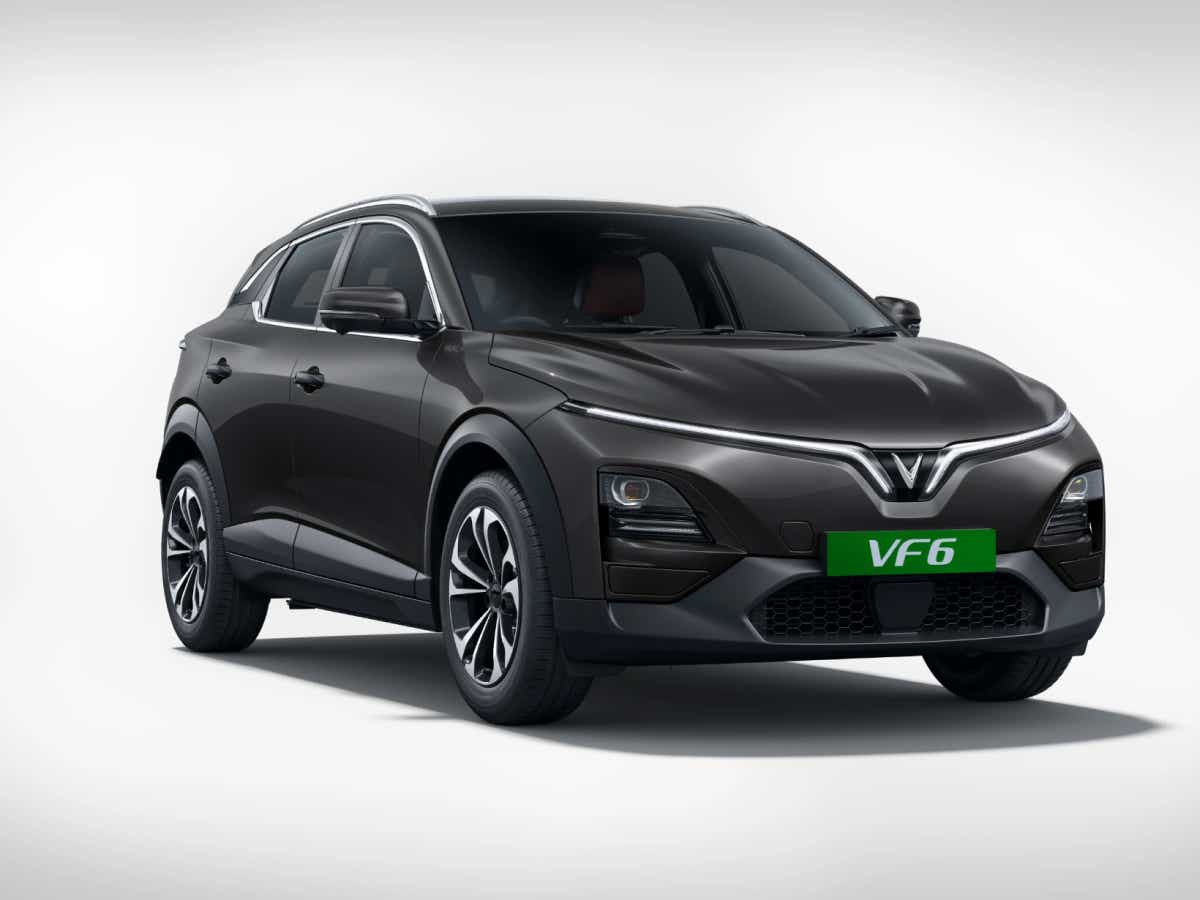 front three-quarter view of a Vinfast VF6