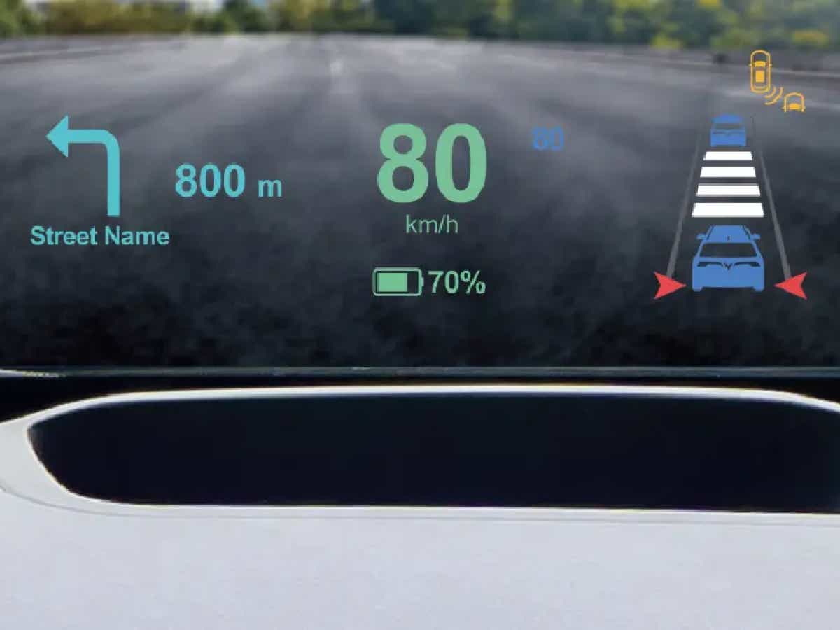 interior dashboard HUD display of a Vinfast VF7