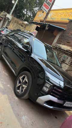 front three-quarter of a Hyundai Alcazar