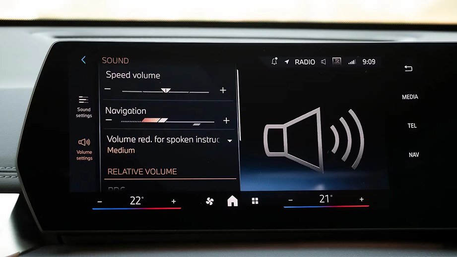 Infotainment display of BMW iX1 LWB