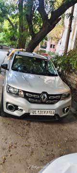 Front view of a MoonLight Silver Renault KWID