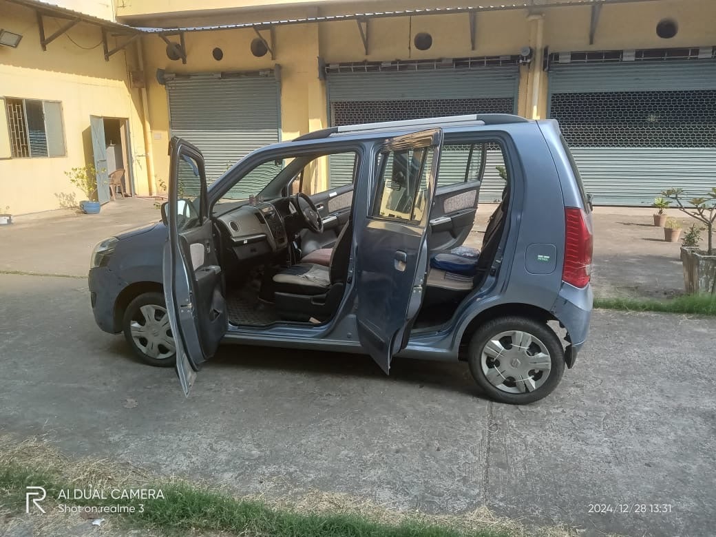 side view of a Maruti Suzuki Wagon R with open doors