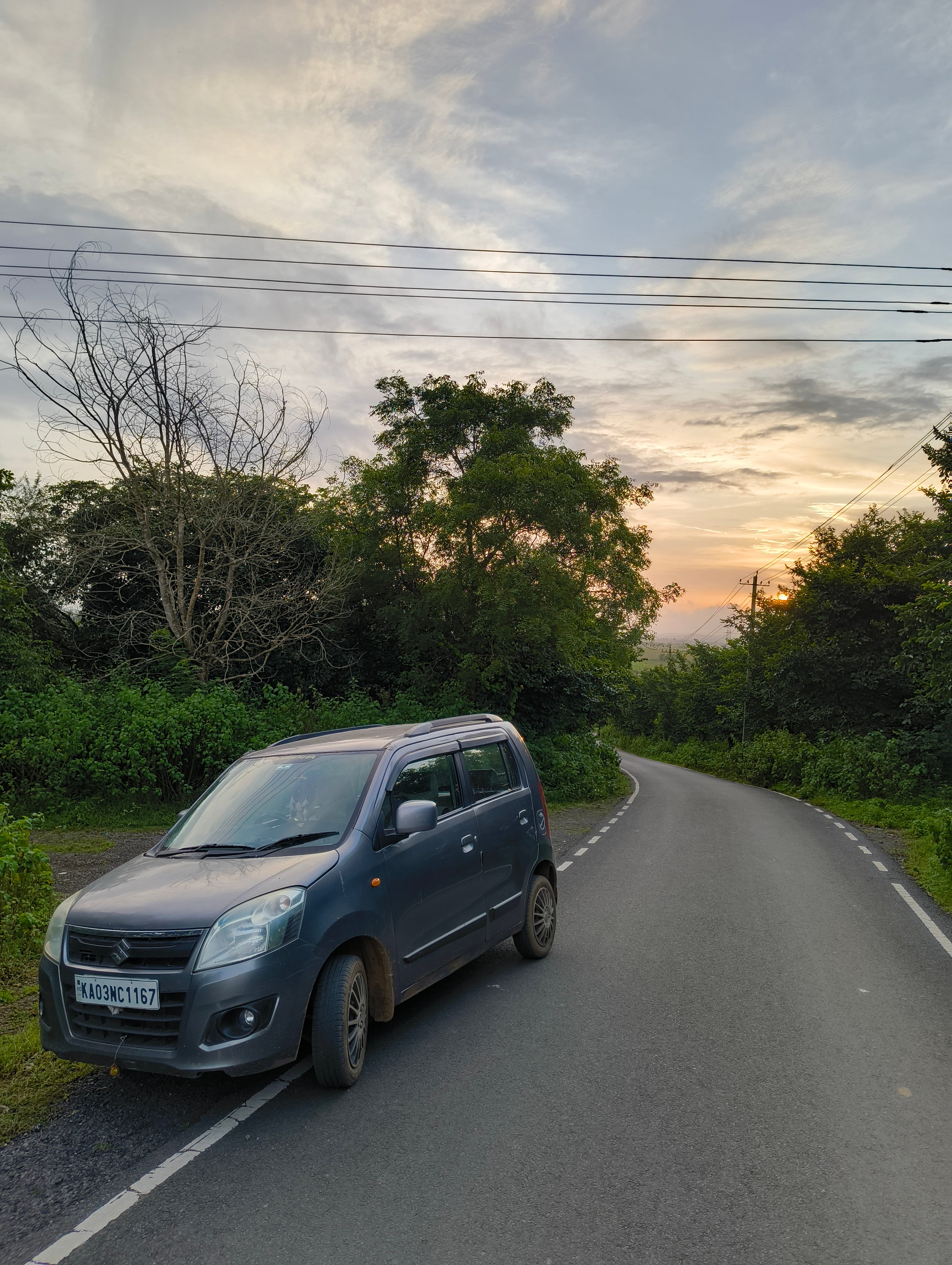 front three-quarter view of a Maruti Suzuki Wagon R