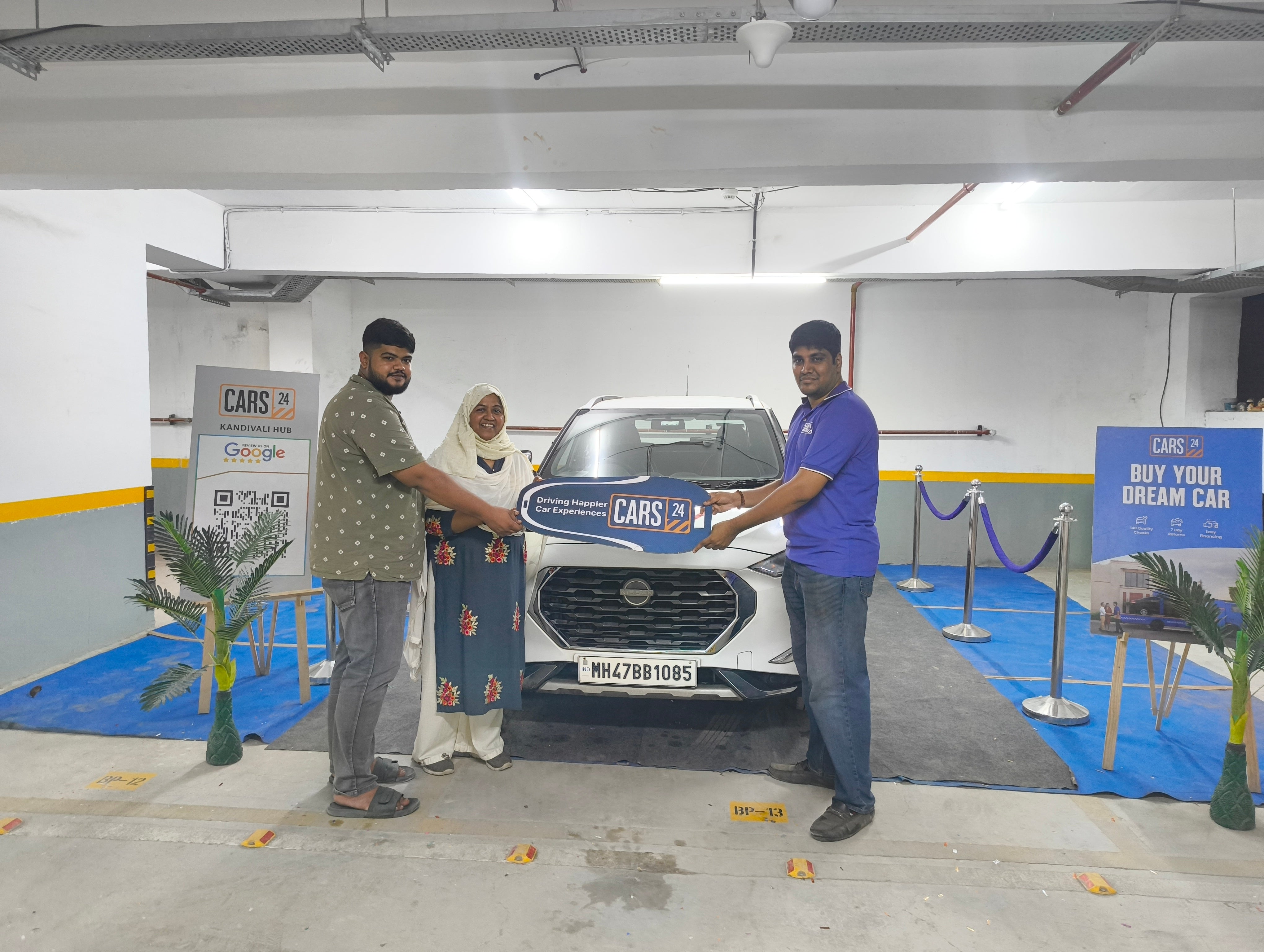 Front view of a storm white nissan magnite 2020-2023