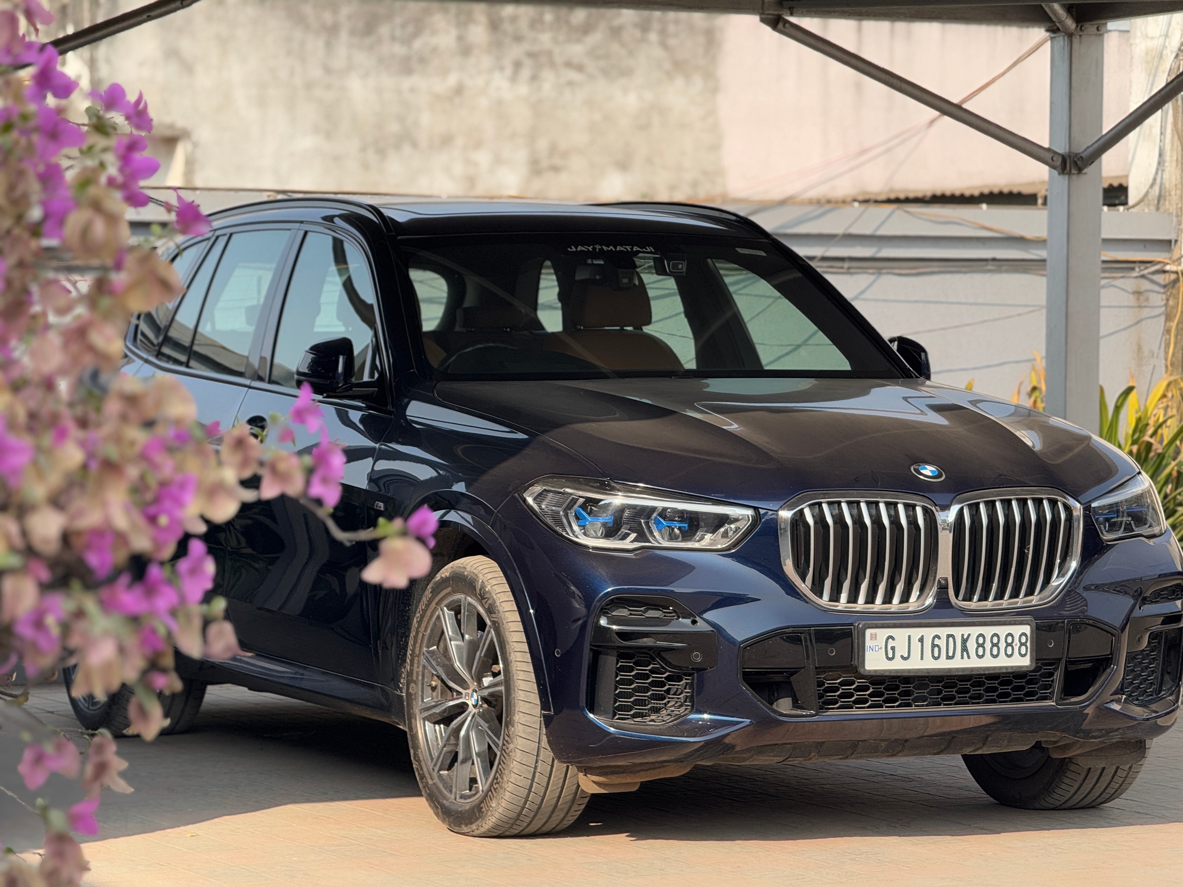 front three-quarter of a BMW X5