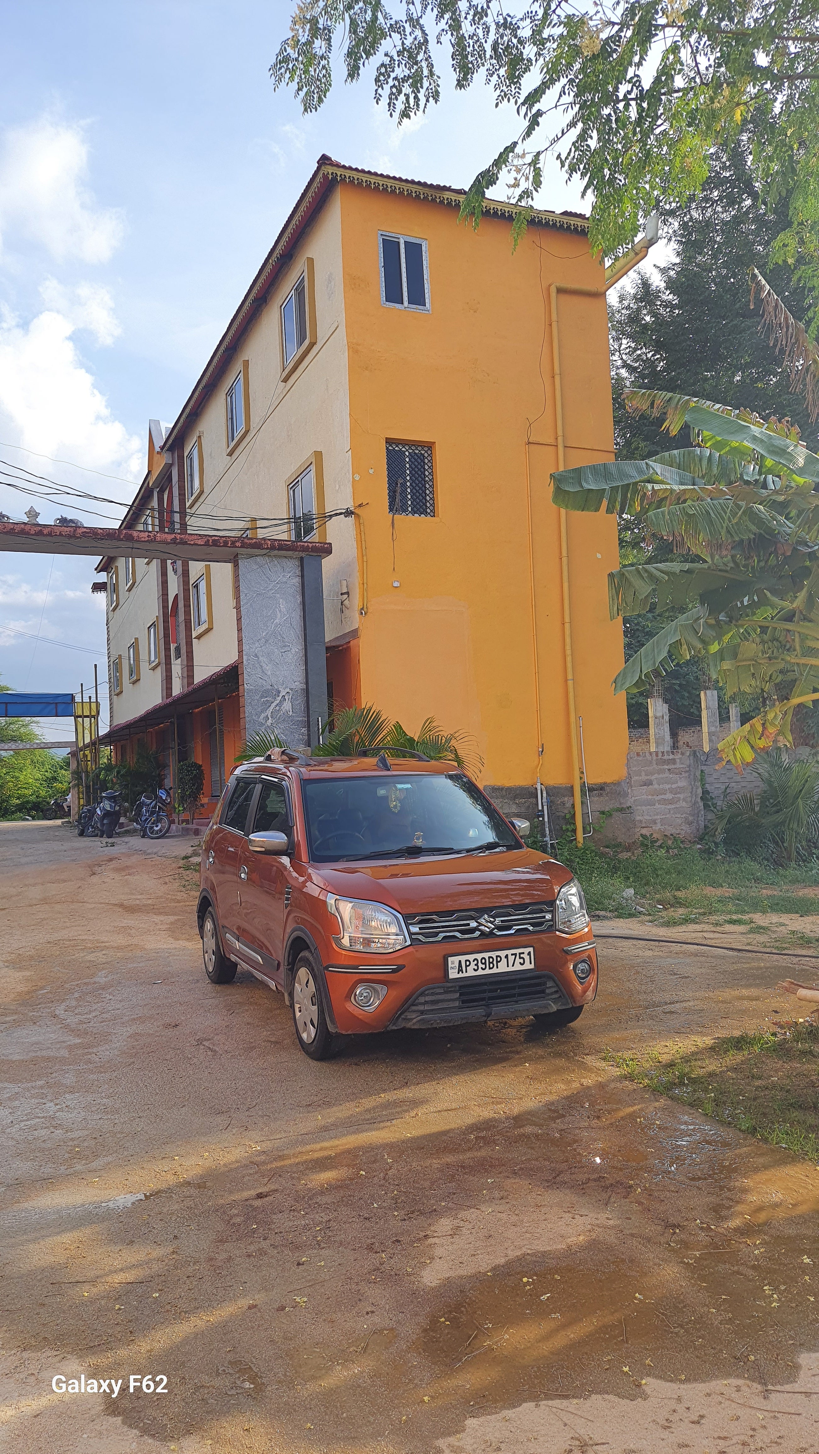 front view of a Maruti Suzuki Wagon R