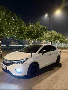 Front three-quarter view of a Honda City