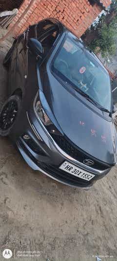 Front three-quarter view of a daytona-grey Tata Tiago