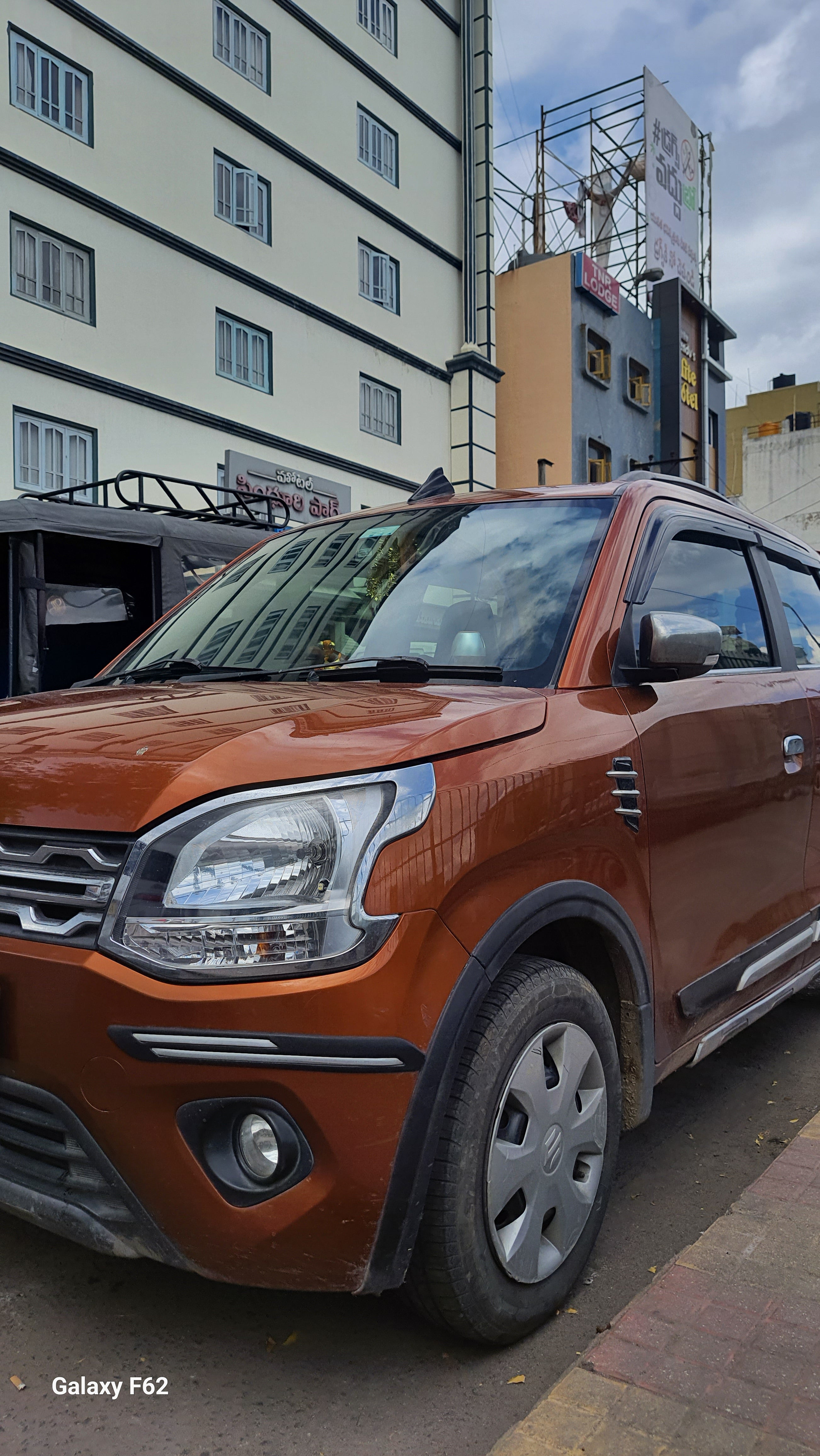 front three-quarter view of a Maruti Suzuki Wagon R