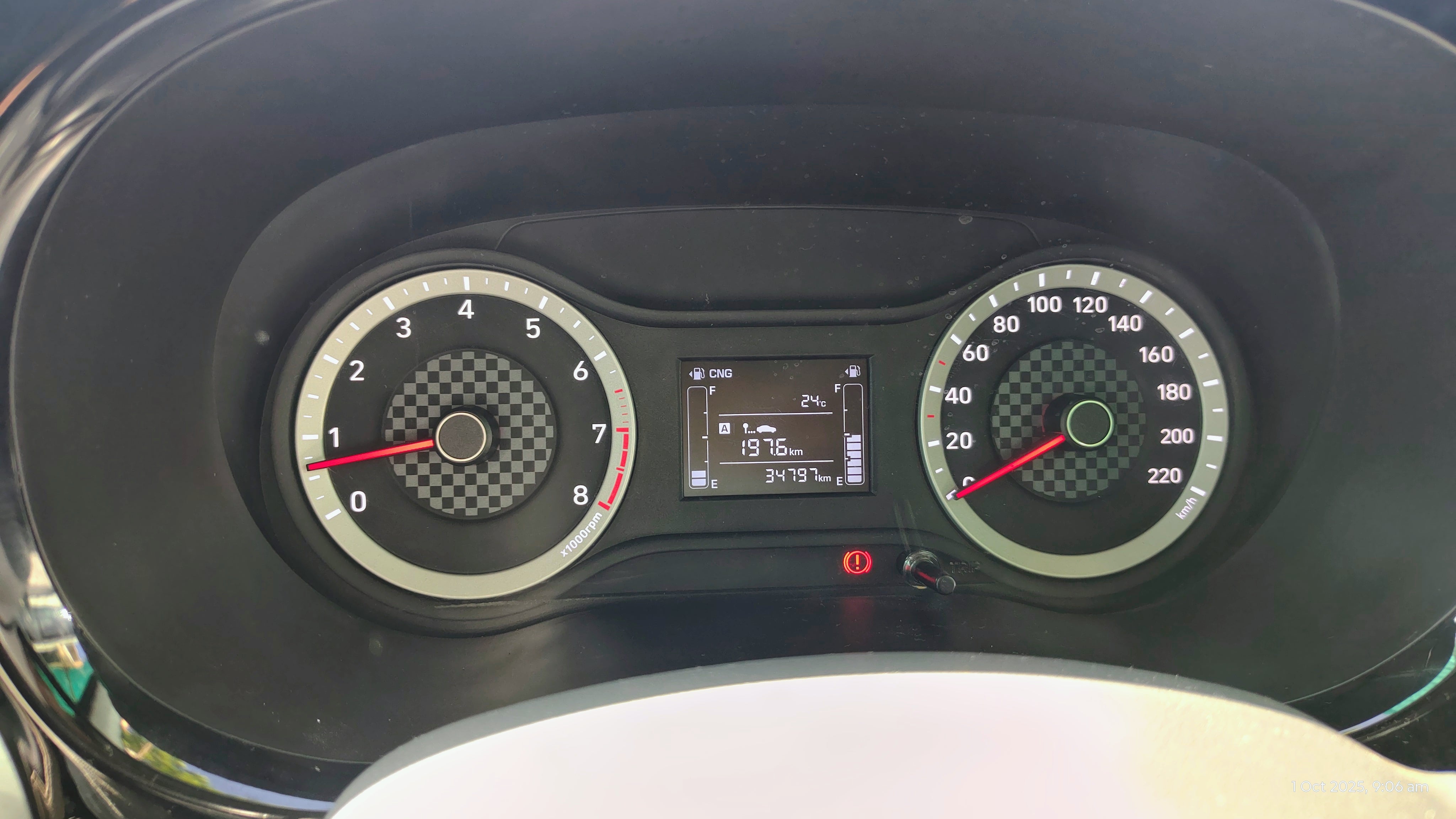 Instrument cluster of a Hyundai Grand i10 Nios