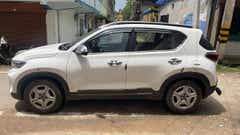 side view of a Kia Sonet